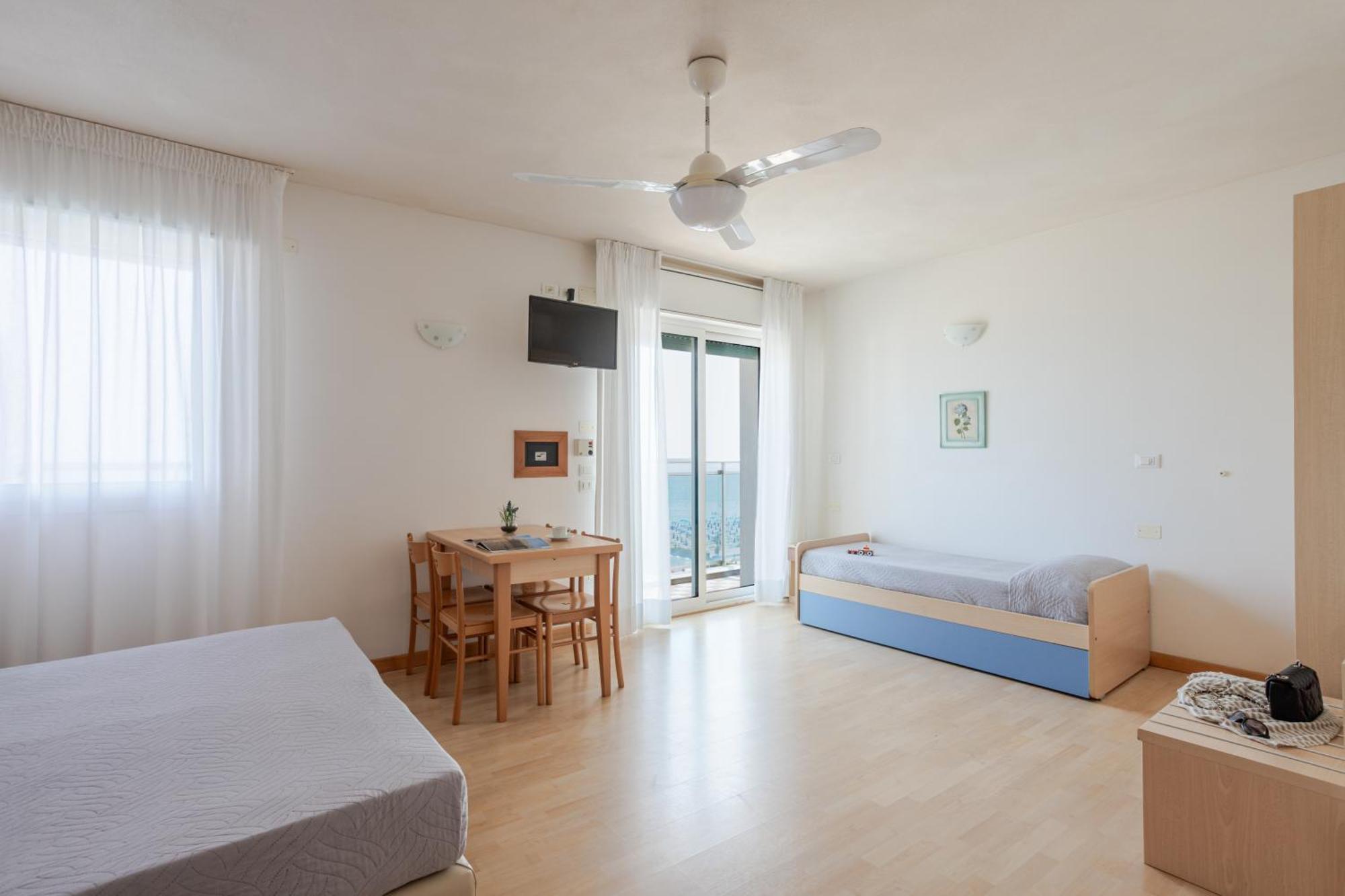 La Brezza Frontemare 3*