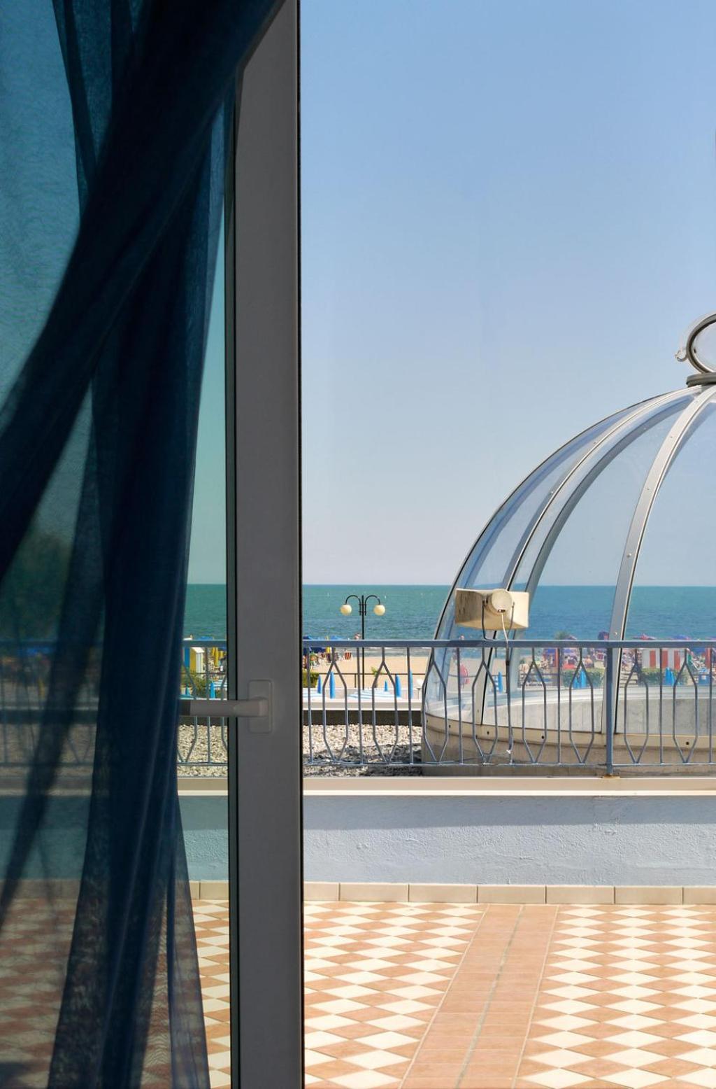 Hotel La Brezza Frontemare 3*