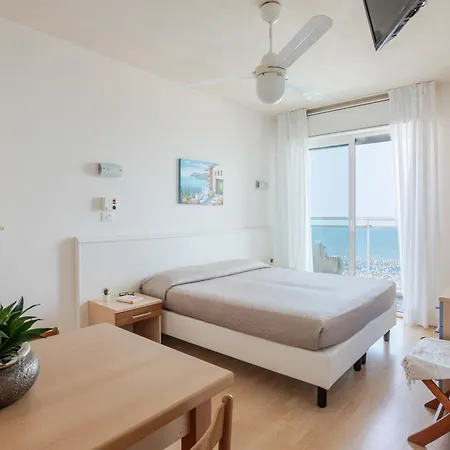 Hotel La Brezza Frontemare 3*