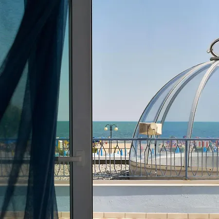 Hotel La Brezza Frontemare 3*